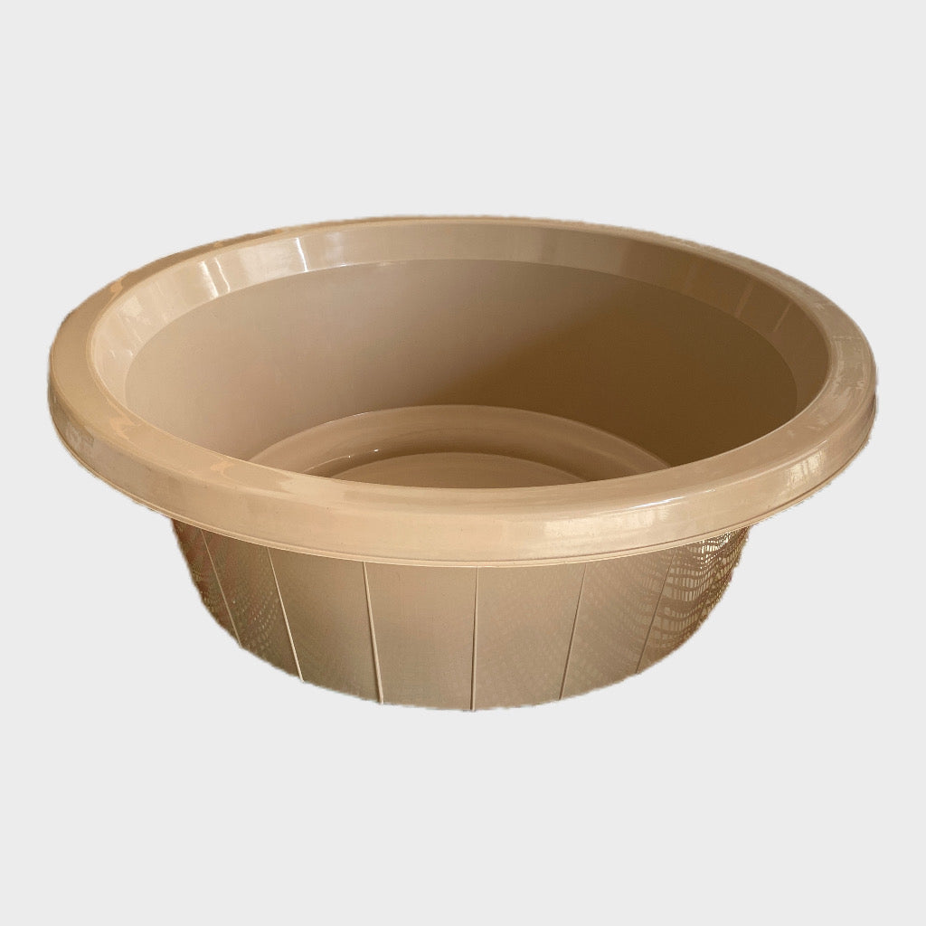 Plastic tub